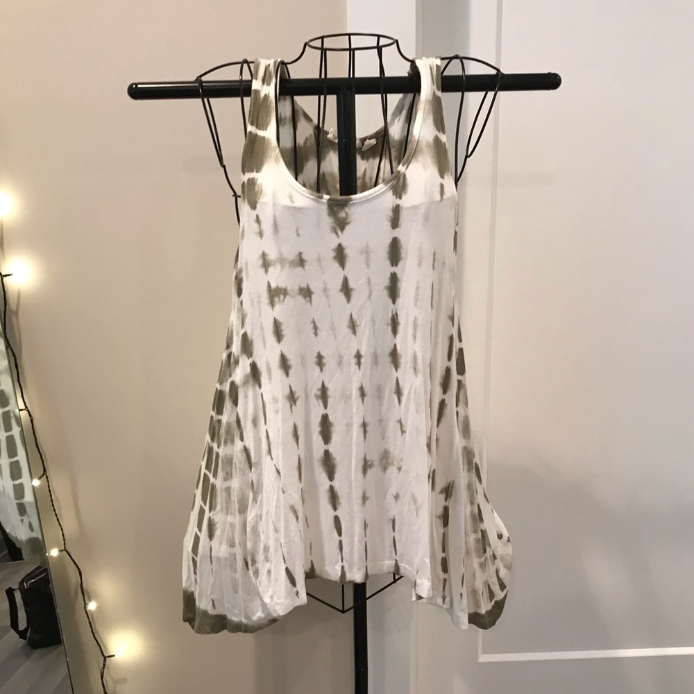 Flowy tank